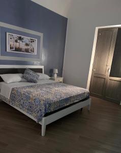 Luna Blu Apartment tesisinde bir odada yatak veya yataklar
