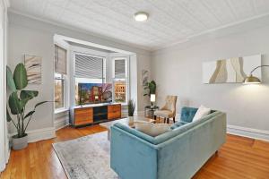 a living room with a blue couch and a table at 2BR Bright and Lovely Apt - Leland 3 in Chicago