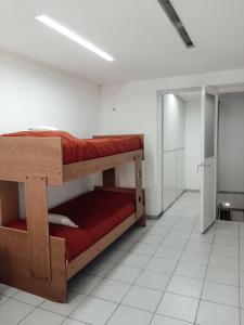 Una cama o camas cuchetas en una habitación  de Complejo Turístico Quinto Elemento 2