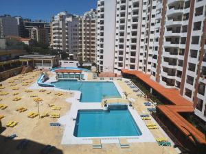 Вид на бассейн в Praia da Rocha Mar Guest House или окрестностях