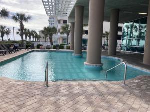 Der Swimmingpool an oder in der Nähe von Oceanfront Get Away