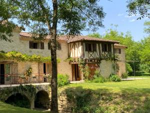 Vonkajšia záhrada v ubytovaní Gîte le Moulin Samsara