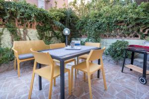 a table and chairs sitting on a patio at Appartamento da Manzela 2 in Cala Gonone