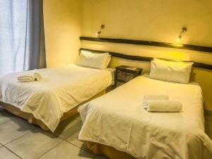 מיטה או מיטות בחדר ב-Leribisi Lodge