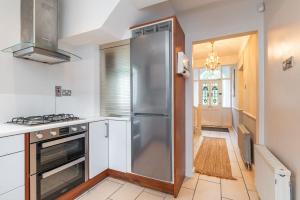 Η κουζίνα ή μικρή κουζίνα στο Oakwood House +22 φωτογραφίες