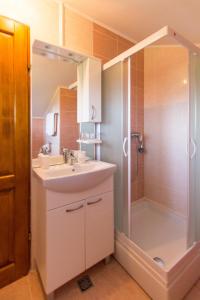 Guesthouse Pavlin tesisinde bir banyo