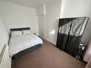Postelja oz. postelje v sobi nastanitve Modern 3BD Home Doncaster South Yorkshire