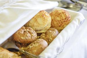 a basket filled with donuts sitting on a table at Hotel Apartamento Solverde in Espinho