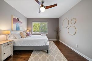 a bedroom with a bed and a ceiling fan at Classy 2BR Condo Near City Centre - OTR, UC, Zoo in Cincinnati