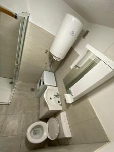Ένα μπάνιο στο Apartman Valentic +50 φωτογραφίες