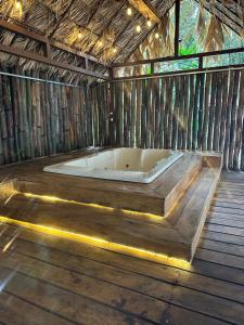 a large bath tub in a straw hut at Casita Flor de Loto in Puerto Viejo