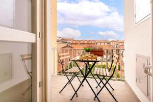 A balcony or terrace at Appartamenti Vista Mole, Centro a 15 min - Luxury Suites & fast WiFi