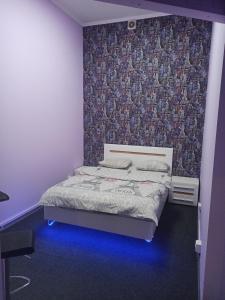 Postel nebo postele na pokoji v ubytování Старий Дворик,кімнати біля жд вокзалу