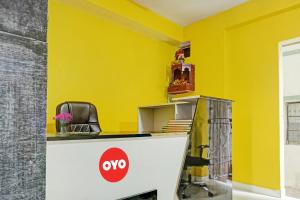 a yellow kitchen with a yellow wall at OYO Flagship Ab Hotel in Patna