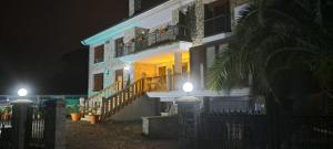 a building with a porch and a balcony at night at Casa Buda Conors in Foz