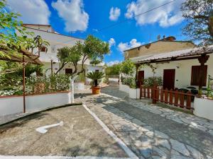 Το κτήριο όπου στεγάζεται  η παραθεριστική κατοικία +20 φωτογραφίες