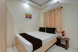 a bedroom with a bed and a window at Collection O Cka Boarding And Lodging in Yelahanka