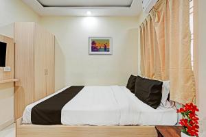 a bedroom with a large bed in a room at Collection O Cka Boarding And Lodging in Yelahanka