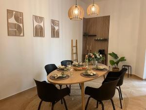 a dining room with a table and chairs at Bamboo City in Magdeburg