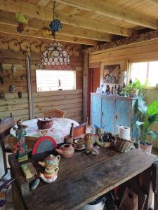 a wooden cabin with a table with pottery on it at Cabaña de Alejandro in La Paloma