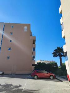 Το κτήριο όπου στεγάζεται  το διαμέρισμα +13 φωτογραφίες