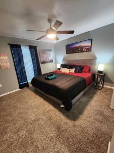 a bedroom with a bed and a ceiling fan at Blue Shark *B542* @ Medical Center Modern 1BR King Apartment in Houston