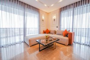 Χώρος καθιστικού στο ROYAL ANFA PARK SUITE-BY AYLA STAY