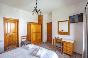 a bedroom with a bed and a desk and a mirror at Hotel Casa Giuseppina in Ischia