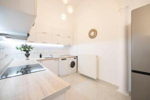 Luxurious Central Grand Home w/ 3BEDRM 2BATHRM 1067 Budapest, 33 Teréz körút kép - 2