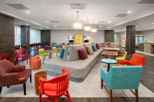 Home2 Suites By Hilton Calhoun的休息区