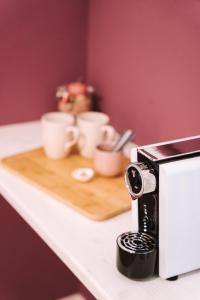 a counter with three coffee cups on a cutting board at Casa Camilla in San Michele allʼAdige