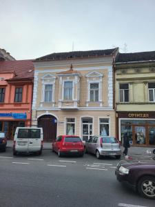 a group of cars parked in front of a building at Condor in Arad
