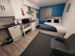 a bedroom with a bed and a desk and a chair at Premier Studios Nottingham - Tring Vale in Nottingham