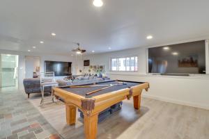 Biliár nebo kulečník v ubytování Cozy Pennsylvania Home with Pool Table and Pool Access