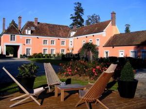 Κήπος έξω από το Le Manoir de Villefermoy