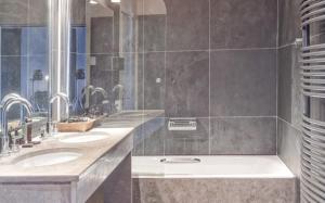 Ένα μπάνιο στο Le Manoir de Villefermoy +23 φωτογραφίες