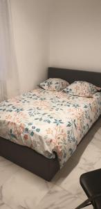Room Calaisis #1 bed 객실 침대