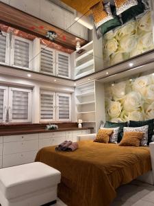 Posteľ alebo postele v izbe v ubytovaní DeLuxury Mirror Apartament Centrum