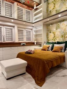 Posteľ alebo postele v izbe v ubytovaní DeLuxury Mirror Apartament Centrum