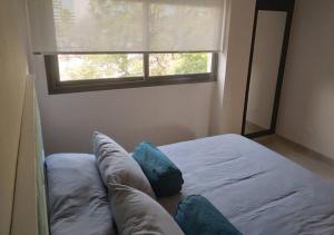 En eller flere senge i et værelse på Departamento moderno en Capital