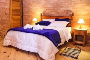 Cama ou camas em um quarto em Chalés Alto dos Pires