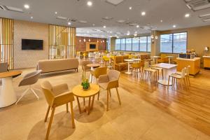 TV a/nebo společenská místnost v ubytování City Express Plus by Marriott Leon Centro de Convenciones