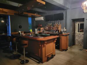 De lounge of bar bij Marcel Suites