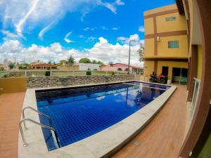 a swimming pool in the middle of a building at Pousada Ohana Tamandaré in Tamandaré
