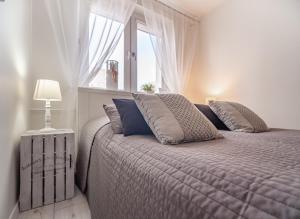 Ένα ή περισσότερα κρεβάτια σε δωμάτιο στο Bianco Apartament