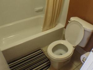 Koupelna v ubytování Budget Inn Motel