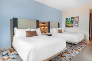 Postel nebo postele na pokoji v ubytování Cambria Hotel Austin Downtown