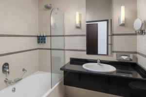 Four Points by Sheraton Lagosにあるバスルーム