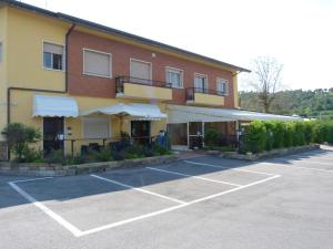 Budova, kde se hotel nachází + 10 fotografií