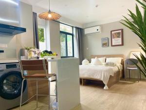Gambar di galeri bagi Near Disney Land Warm King Room di Shanghai